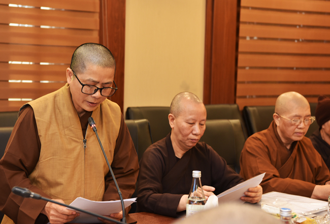 Ni sư Thích Đàm Huề - Phó Thư ký Phân ban Ni giới cũng đã đọc báo cáo tổng kết công tác Phật sự năm 2020.
