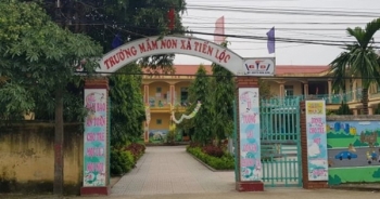 Thanh Hóa: Bé gái 3 tuổi bị bỏ quên trong nhà vệ sinh của trường học
