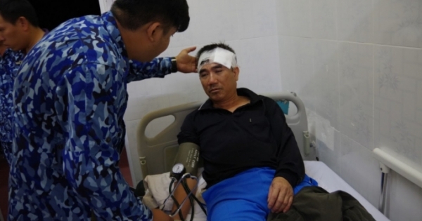 Vùng Cảnh sát biển 2 bàn giao thuyền viên bị nạn trên vùng biển Quảng Nam