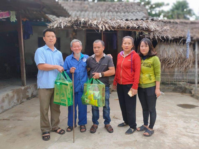 Công ty TNHH TONY PARIS (Tp. HCM) đã trao 700 phần quà có trị giá hơn 500 triệu đồng đến với các xã tại Hà Tĩnh gồm: xã Hộ Độ, Đỉnh Bàn, Tân Lâm Hương.