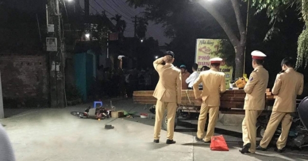 Hưng Yên: Va chạm giữa xe đạp điện với xe máy kéo chở gỗ, bé trai 3 tuổi tử vong