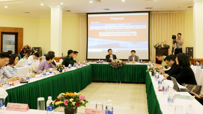 Buổi tọa đàm về Khung pháp lý cho thuốc lá thế hệ mới do Báo Pháp luật Việt Nam tổ chức, diễn ra sáng 11/11.