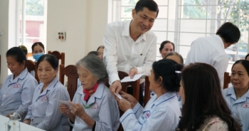 Nghệ An: Thăm hỏi các nhà giáo đang điều trị tại các bệnh viện