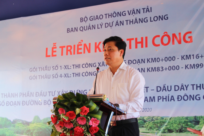 Thứ trưởng Bộ Giao thông vận tải - ông Nguyễn Ngọc Đông phát lệnh triển khai thi công dự án.