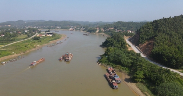 Người dân Tuyên Quang lo lắng việc khai thác cát sỏi tràn lan trên sông Lô