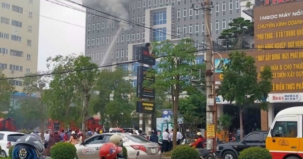 Cận cảnh hiện trường vụ cháy tại khách sạn Vinh Plaza