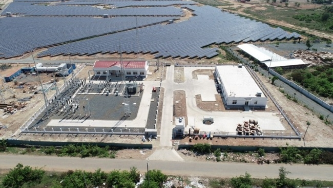 Nhà đầu tư ngoại đang tích cực thâu tóm các dự án điện mặt trời tại Việt Nam. Ảnh nhà máy điện mặt trời Vĩnh Hảo/Nguồn: ETRC
