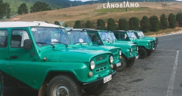 Lâm Đồng: Đình chỉ hoạt động chở khách với xe hết niên hạn trong KDL Langbiang
