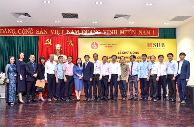 Đại diện KBNN TP Đà Nẵng và SHB chụp ảnh kỷ niệm tại Lễ khởi động Dự án thu NSNN và thanh toán song phương điện tử trên địa bàn thành phố