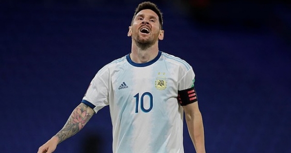 Lionel Messi đang dần “biến hóa” trở thành Quý ngài cáu kỉnh?