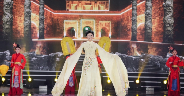 Bức ảnh hot nhất đêm qua: 5 Hoa hậu của thập kỷ hội tụ chung khung hình, "thần tiên tỷ tỷ" Đặng Thu Thảo lu mờ cả dàn mỹ nhân