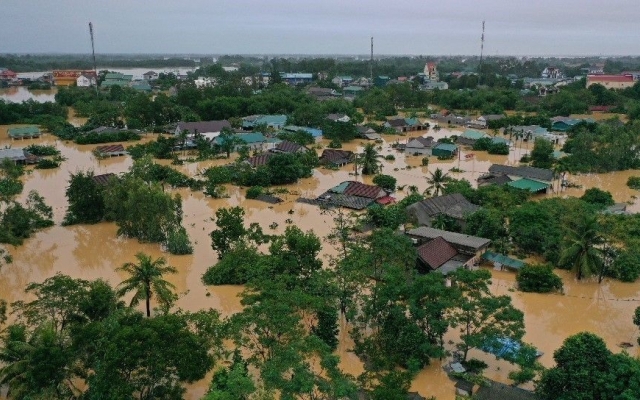 Việt Nam tổn thất gần 30.000 tỷ đồng trong tháng 10 do bão lũ miền Trung