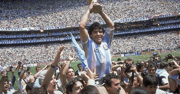 [Clip]: Xem lại pha đi bóng khiến thế giới sửng sốt của Diego Maradona tại World Cup Mexico 1986