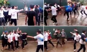 Quảng Ninh: Xuất hiện clip học sinh lớp 10 bị đánh hội đồng