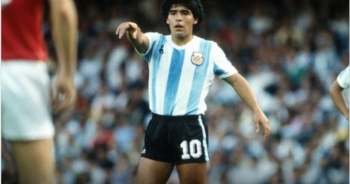 [Clip]: Chiêm ngưỡng lại những pha đi bóng để đời của huyền thoại Diego Maradona