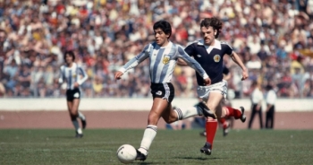 [Clip]: Nhìn lại bàn thắng được mệnh danh là "bàn tay của Chúa" của huyền thoại Maradona