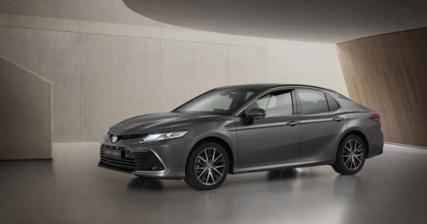 Toyota Camry Hybrid 2021 bản nâng cấp ra mắt thị trường châu Âu
