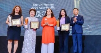 Hai nữ doanh nhân Nguyễn Thị Nga và Thái Hương cùng đoạt giải WEPs