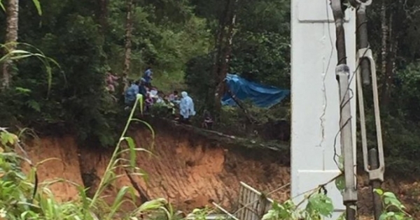 Lâm Đồng: Nước lũ dâng cao, 4 du khách bị cuốn trôi