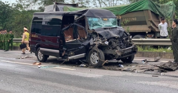 Xe Limousine tông đuôi ô tô đầu kéo trên cao tốc: Một nữ cán bộ Tỉnh ủy Yên Bái tử vong