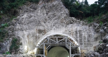 Bên trong đại công trường xây dựng hầm bao biển lớn nhất Việt Nam