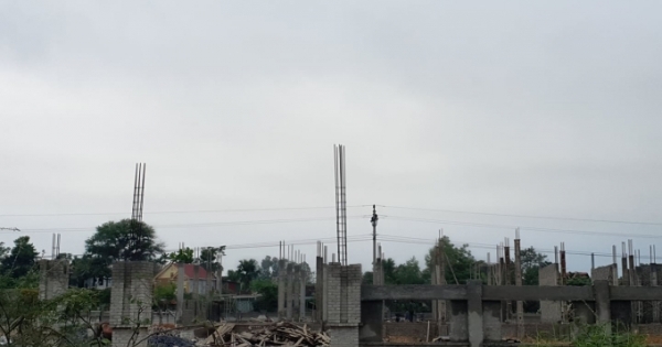 Lo ngại mất an toàn việc xây dựng công trình trụ sở VKSND huyện Thanh Chương dưới đường dây cao thế