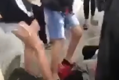 Làm rõ clip ghi lại cảnh nữ sinh bị đánh dã man, ngã xuống vẫn bị dẫm đạp liên tiếp vào mặt