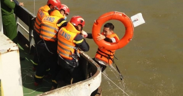 Hà Nội: Xây dựng phương án giả định, diễn tập chữa cháy và cứu người bị nạn trên sông Hồng