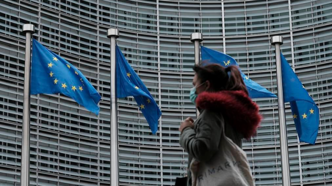 EU xem xét các biện pháp trừng phạt mới đối với Belarus liên quan đến cuộc khủng hoảng di cư ở biên giới Belarus với các nước EU. Ảnh: EPA-EFE