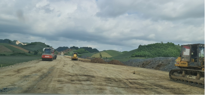 Tuyến cao tốc Mai Sơn – Quốc lộ 45 được gấp rút hoàn thiện thi công đoạn thành phần kết nối với khu công nghiệp Bỉm Sơn và khu công nghiệp Hà Long đoạn nút giao Hà Trung – Bỉm Sơn.