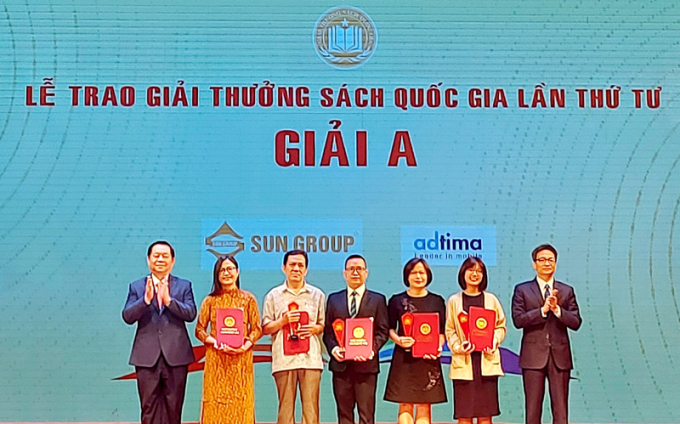 Trao giải A Giải thưởng sách quốc gia lần thứ tư cho các tác giả, dịch giả, đơn vị xuất bản xuất sắc.