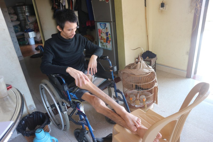 Từ chàng trai khỏe mạnh, Nguyễn Hương trở thành người tàn phế sau vụ tai nạn hy hữu.