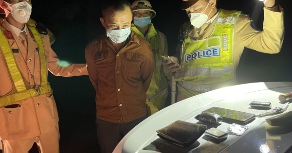 Quảng Bình: Bắt đối tượng vận chuyển, tàng trữ hơn 600 viên ma túy cùng vũ khí