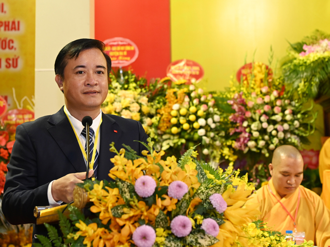 Ông Đỗ Mạnh Hưng- Phó bí thư huyện ủy, chủ tịch UBND huyện Ba Vì đã phát biểu và tặng hoa chúc mừng Đại hội.
