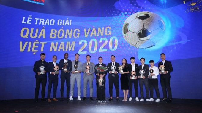 Văn Quyết, Huỳnh Như và Minh Trí đoạt Quả bóng Vàng Việt Nam 2020.