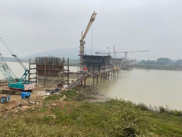 Hình ảnh thi công cầu Núi Độ thuộc địa phận tỉnh Thanh Hoá.