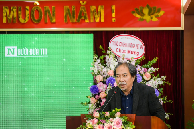 Nhà văn Nguyễn Quang Thiều phát biểu tại lễ vận động.