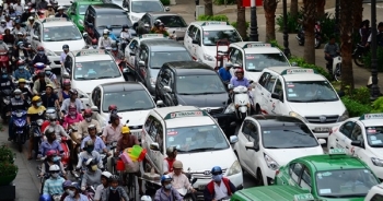 Kinh nghiệm lái xe ô tô lúc tắc đường trong thành phố cho lái mới
