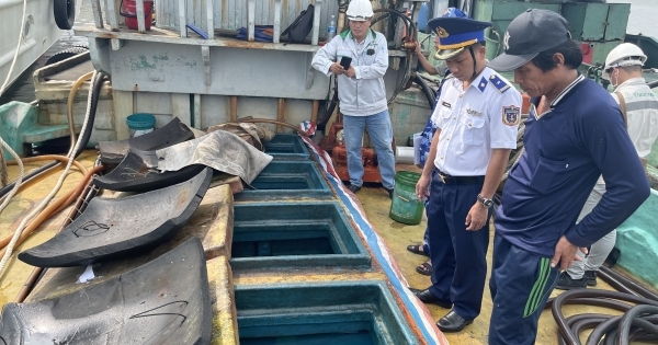 Cảnh sát biển liên tiếp phát hiện tàu chở dầu DO không rõ nguồn gốc