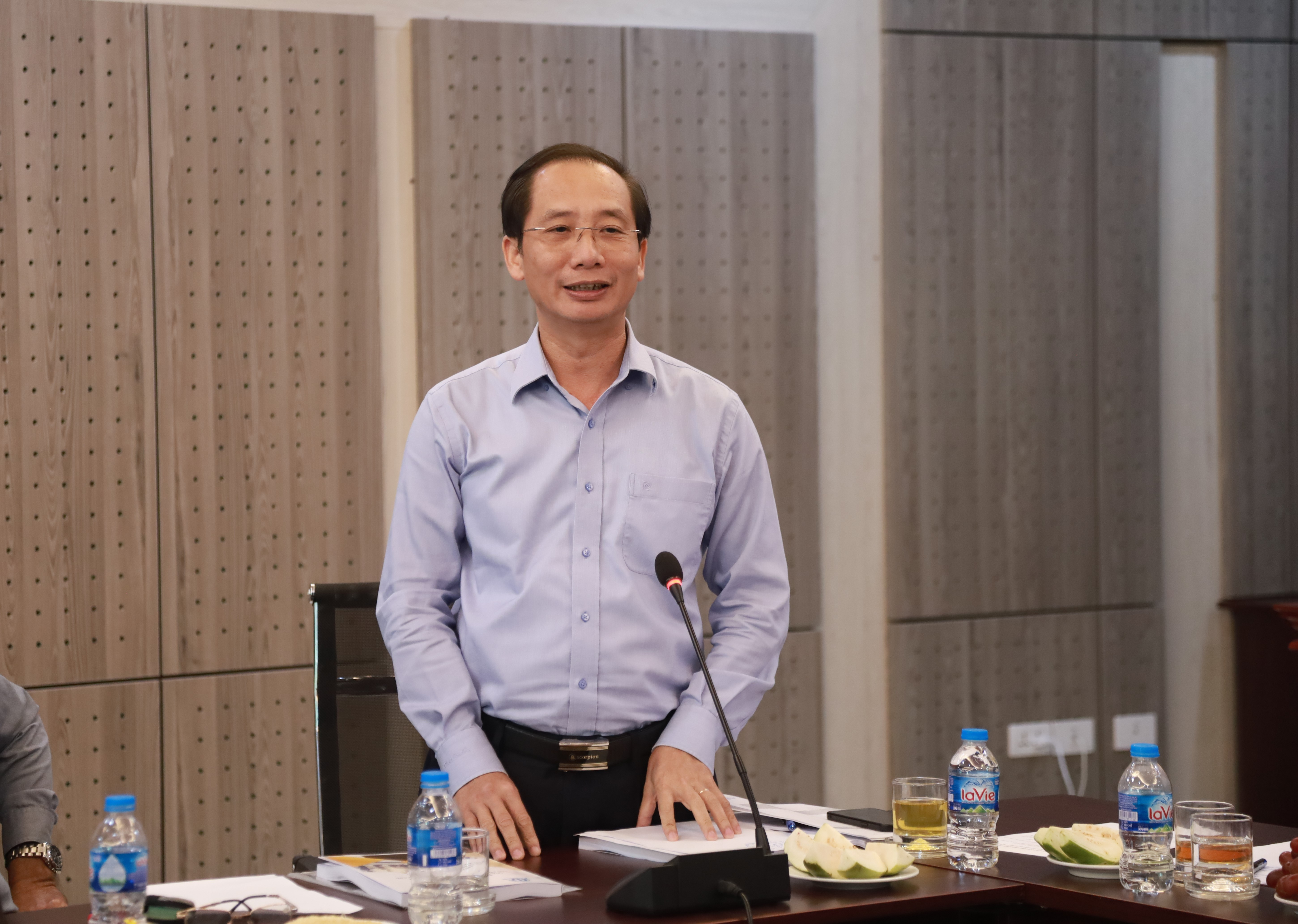 PGS. TS. Nguyễn Bá Chiến, Bí thư Đảng ủy, Hiệu trưởng Nhà trường phát biểu tại Hội thảo theo góc nhìn của nhà quản lý.