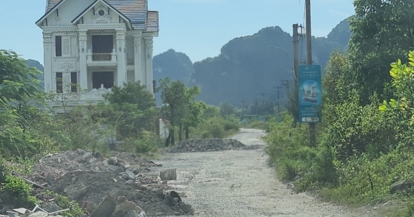 Quảng Ninh: Chùm ảnh về chất thải vật liệu xây dựng bủa vây khu tái định cư Khe Cá