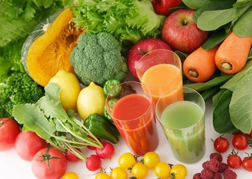 Các loại trái cây và rau xanh chứa nhiều vitamin và khoáng chất cần thiết giúp người bệnh nhanh hồi phục.