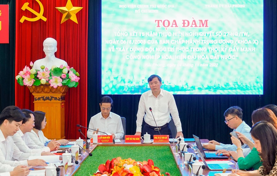 PGS.TS Lê Văn Lợi, Phó Giám đốc Học viện Chính trị quốc gia Hồ Chí Minh phát biểu tại toạ đàm.