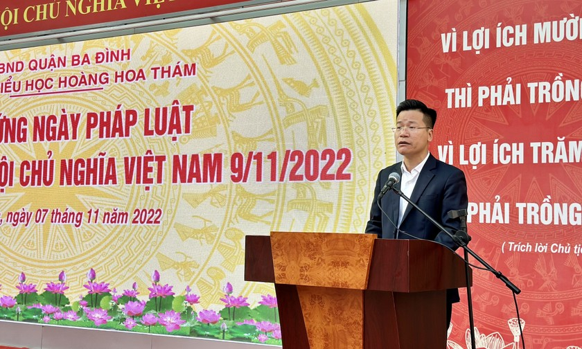 Ông Lê Đức Thuận, Trưởng Phòng Giáo dục và Đào tạo quận Ba Đình phát biểu tại buổi lễ hưởng ứng