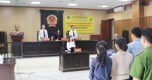 "Phiên tòa giả định" hưởng ứng ngày Pháp luật Việt Nam