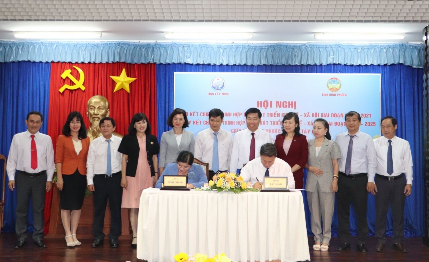 Chủ tịch UBND tỉnh Tây Ninh và Bình Phước ký kết Chương trình hợp tác phát triển kinh tế - xã hội giai đoạn 2022-2025.