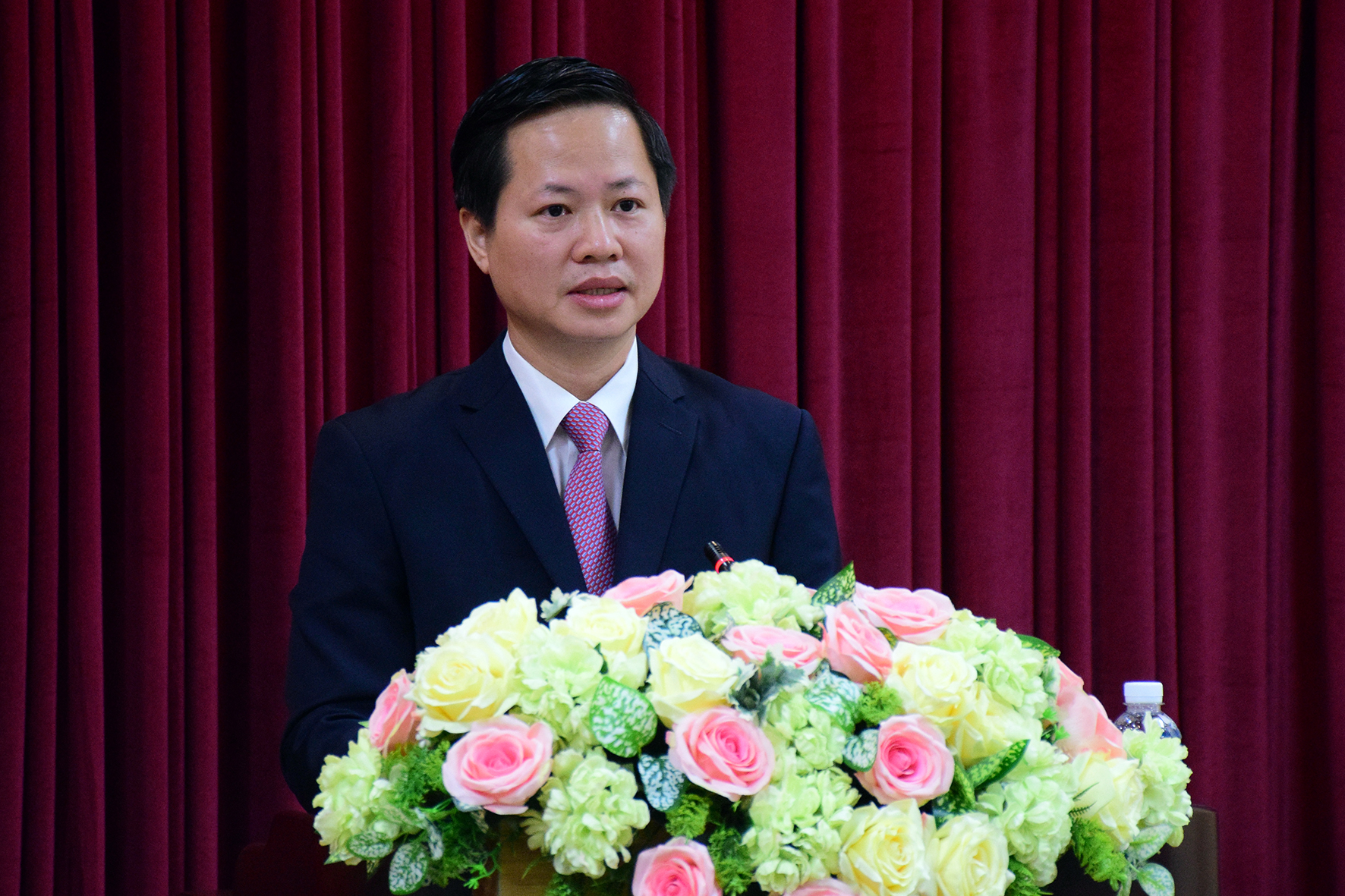Ông Phó Bí thư Tỉnh ủy Bình Thuận phát biểu tại hội nghị (ảnh: TD).