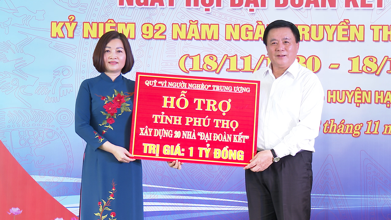 Ông Nguyễn Xuân Thắng trao 1 tỷ đồng hỗ trợ 20 căn nhà