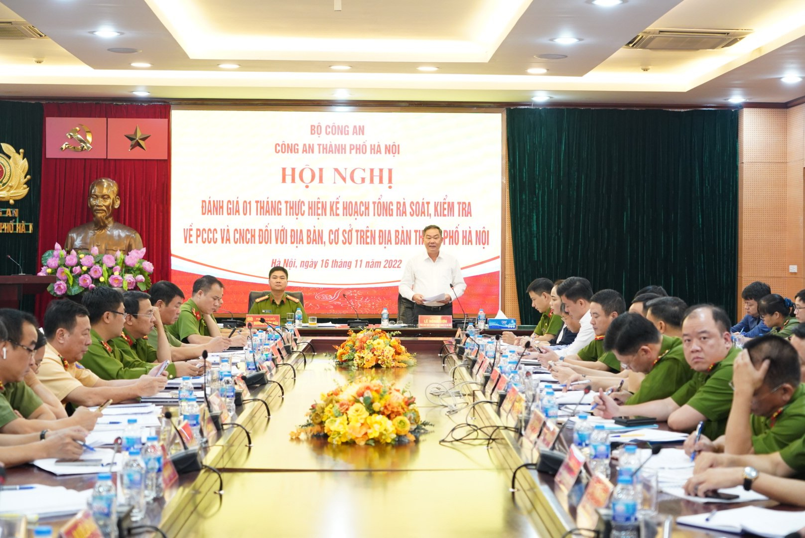 Ông Lê Hồng Sơn, Phó Chủ tịch thường trực UBND thành phố Hà Nội, phát biểu chỉ đạo tại hội nghị.
