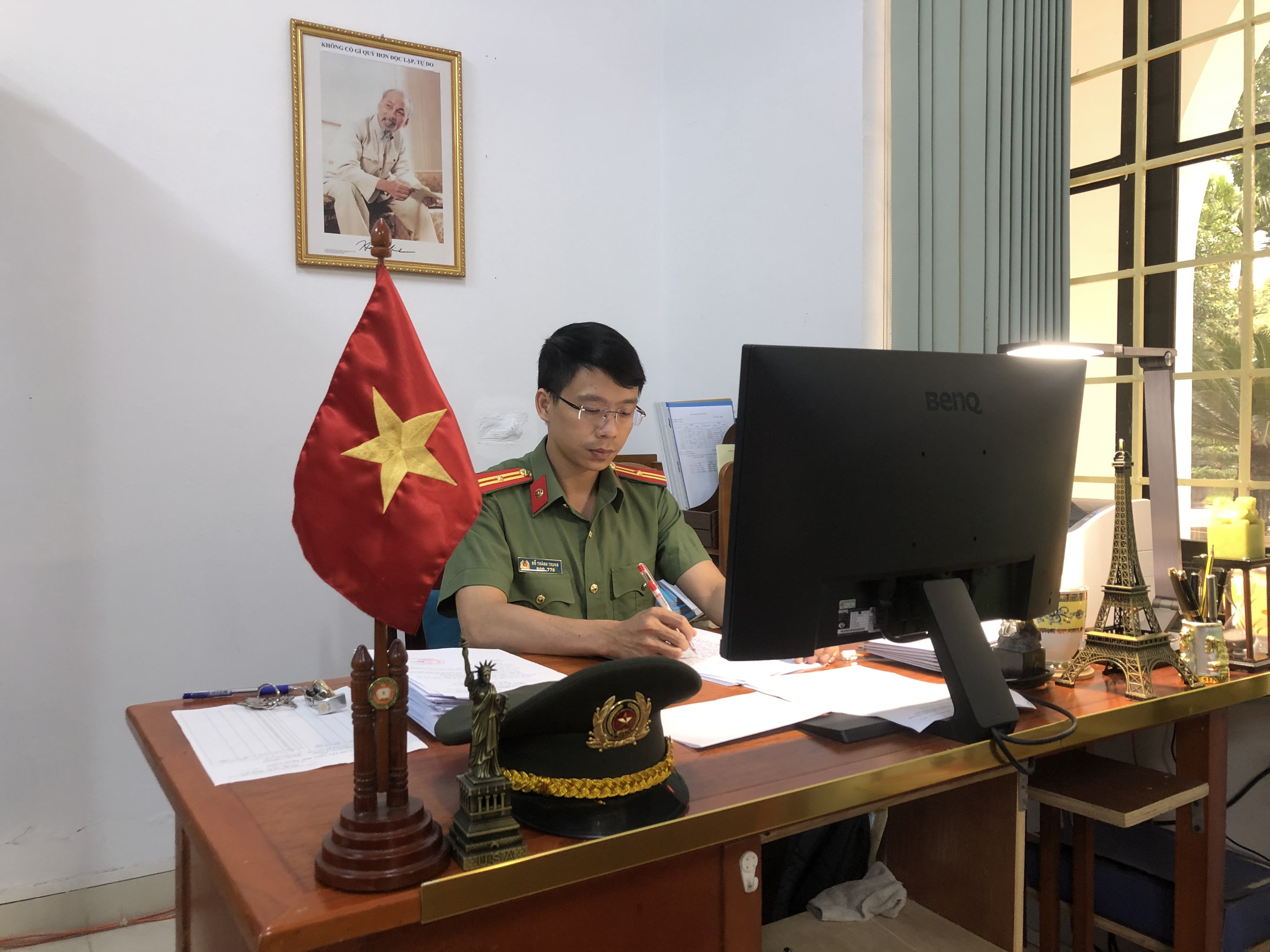 Thiếu tá, TS Đỗ Thành Trung là một Bí thư Chi Đoàn đầy bản lĩnh, năng động và trách nhiệm trong các hoạt động phong trào. 